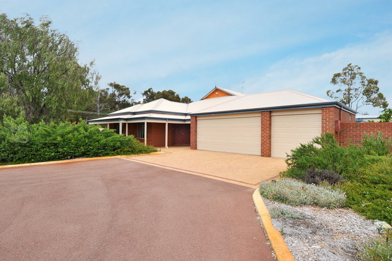 RAVENSWOOD RARITY Picture 1