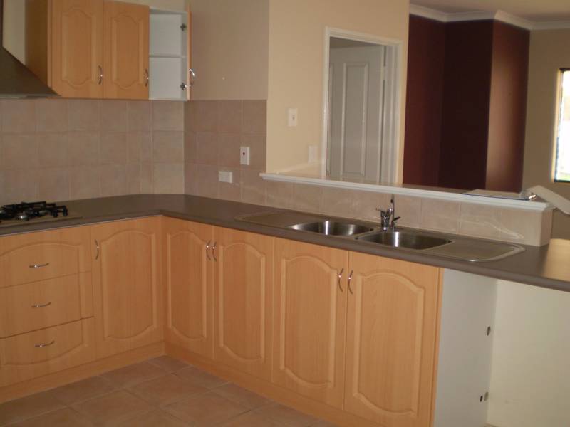 Large family home - BREAK LEASE Picture 3