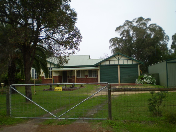 Family home in quiet location Picture 1