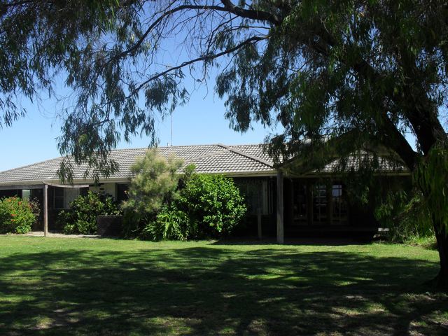 Family home on Acreage Picture 1
