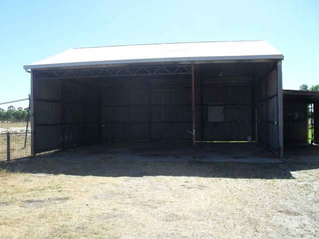 Family home on Acreage Picture 3