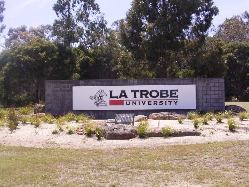 Heritage apartments Opposite Latrobe Uni! Picture 2