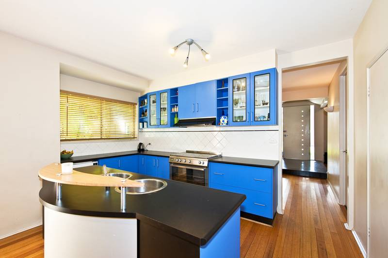 MODERN LIVING Picture 3