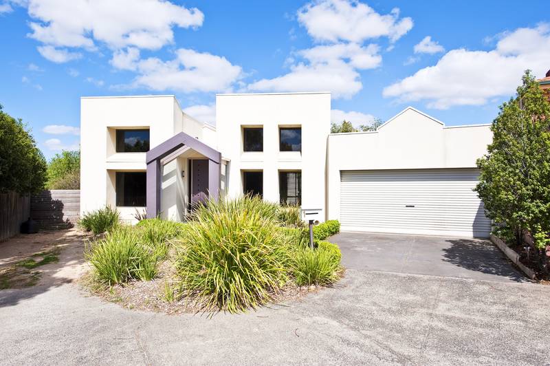 MODERN LIVING Picture 1