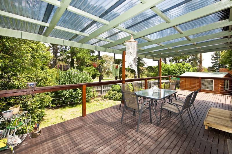 Latrobe Uni/trams at your back door! Picture 3