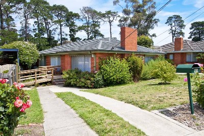 Latrobe Uni/trams at your back door! Picture