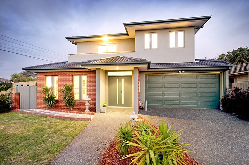 Highly accommodating, high-impact home! Picture 1