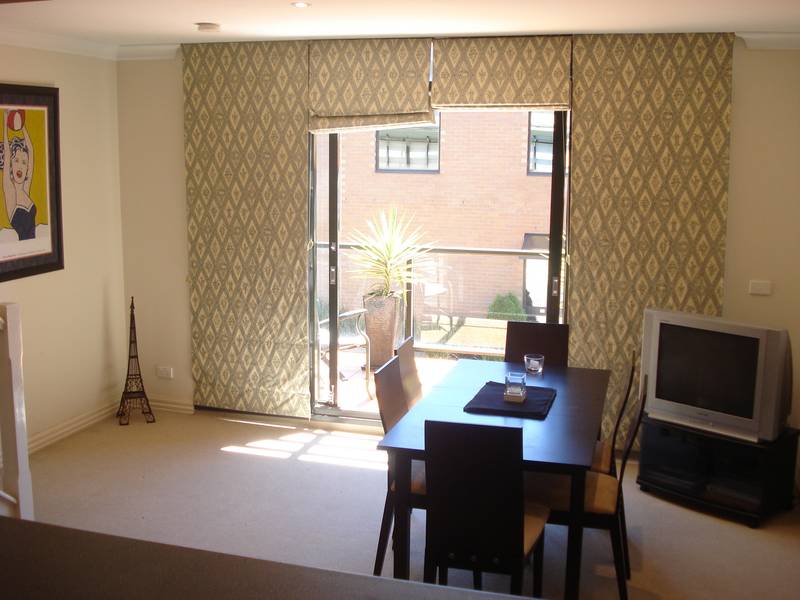 New Yorker with Indoor & Outdoor Entertaining Picture 2