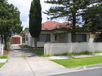 walking distance to Ardeer Train Station & School. Picture