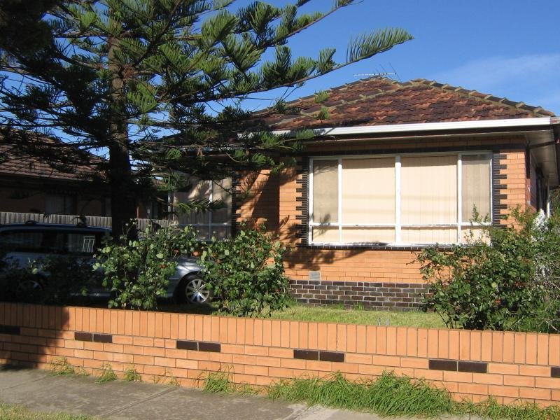 3 BEDROOMS! Picture 1