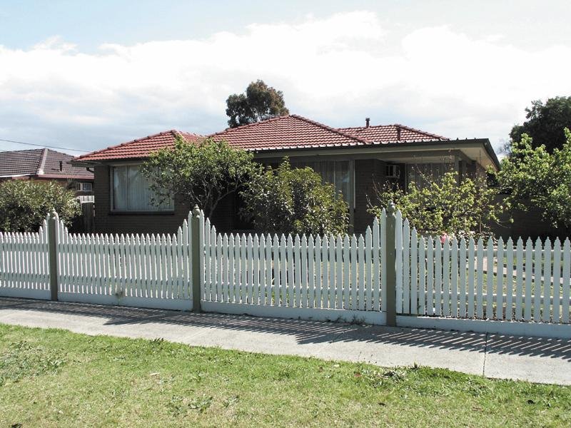 Close to Public Transport, Schools and Shopping Facilities. Picture 1