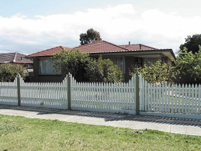 Close to Public Transport, Schools and Shopping Facilities. Picture Close to Public Transport, Schools and Shopping Facilities. Picture