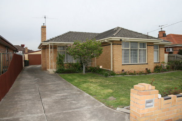 Close to Shopping Amenities, Schools and Public Transport. No Pets Allowed Picture 1