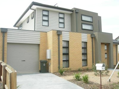 FANTASTIC LOCATION BEING CLOSE TO THE CITY, SHOPPING AMENITIES AND TRANSPORT Picture