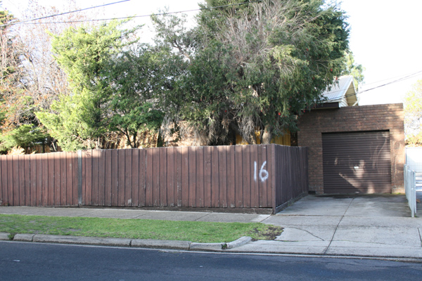 Fantastic Location, Walking Distance to Sunshine Plaza, Public Transport and Schools. Picture 1