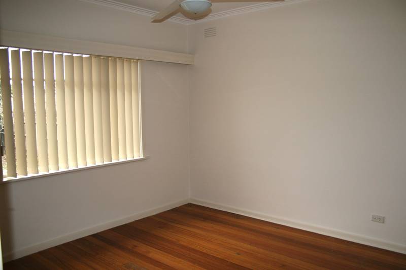 Freshly Painted 3 bedroom home, Close to Public Transport and Schools. Picture 3
