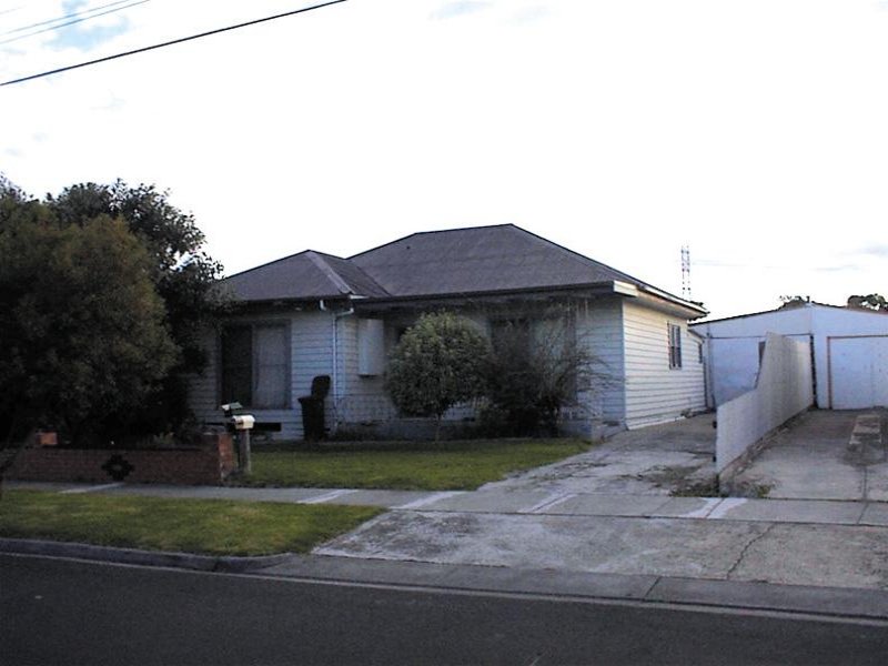 Walking Distance to Public Transport, Schools and Shopping Facilities. Picture 2