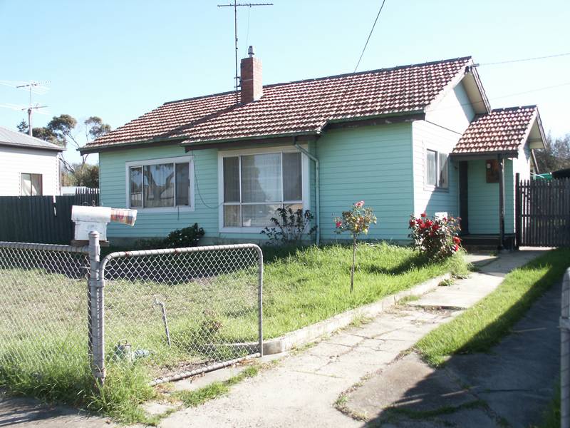 Walking distance to train station, Shopping amenities & Schools Picture 1