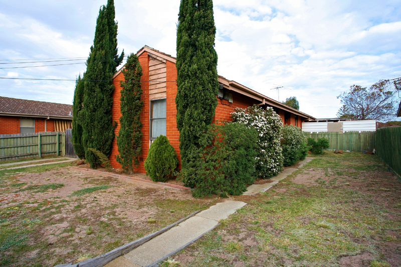 Comfortable Home on An Excellent Allotment Picture 1
