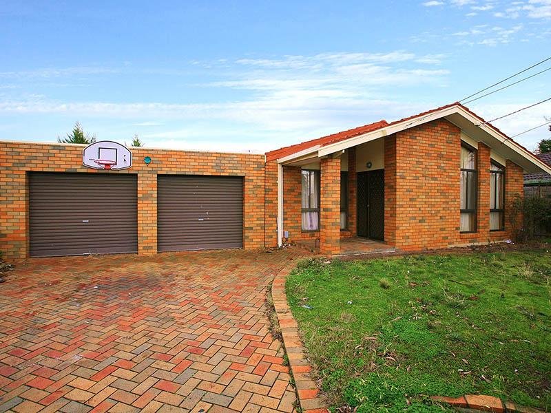 Family Home in a Quiet Court Location Picture 1