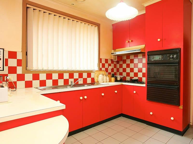 Family Home in a Quiet Court Location Picture 3