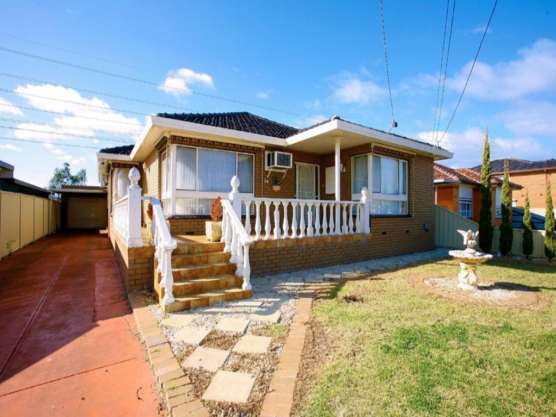 Grand 4 Bedroom Family Home Picture 1