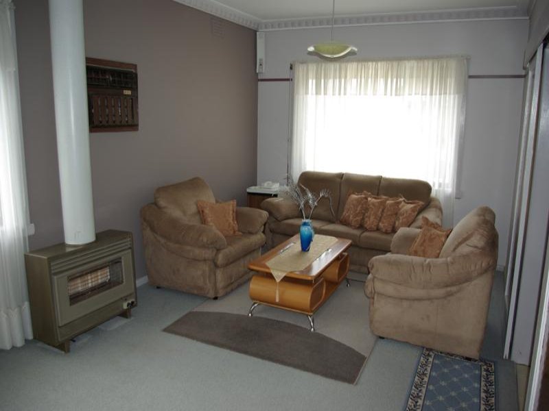 Great Home With Plans & Permits For Additional Dwelling Picture 2