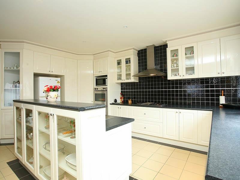 Style, Size, Quality & Location. Picture 2