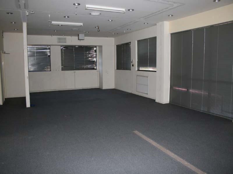 'The Business Heart of Sunshine'-First Level Office in Excellent Location Picture 3