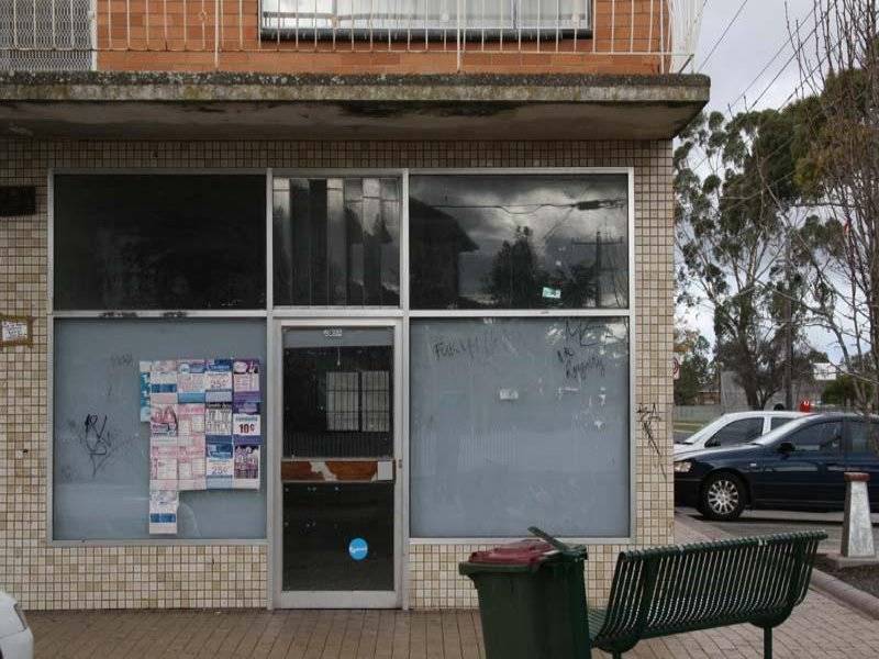 Corner retail / office space in prominant location Picture 2