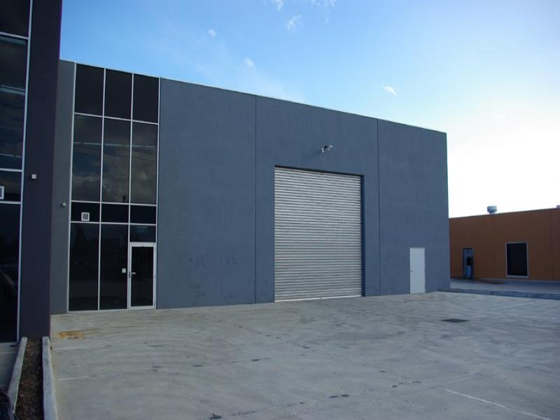 Large modern well positioned office/warehouse in prestigious William Angliss Estate Picture 1