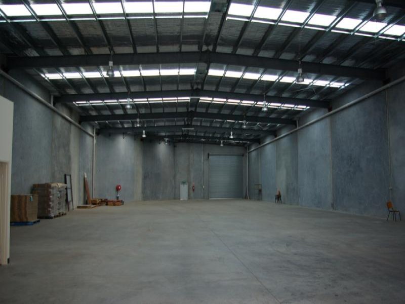 Large modern well positioned office/warehouse in prestigious William Angliss Estate Picture 3