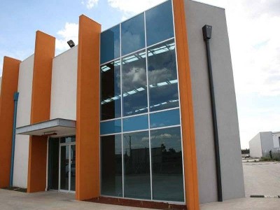 New mainroad showroom/warehouse, offering great visabillity Picture New mainroad showroom/warehouse, offering great visabillity Picture