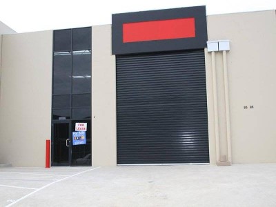 New modern showroom/warehouse, with street frontage Picture New modern showroom/warehouse, with street frontage Picture