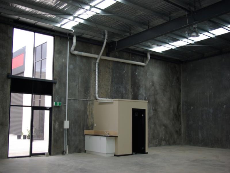 Newley completed warehouse complex Picture 2