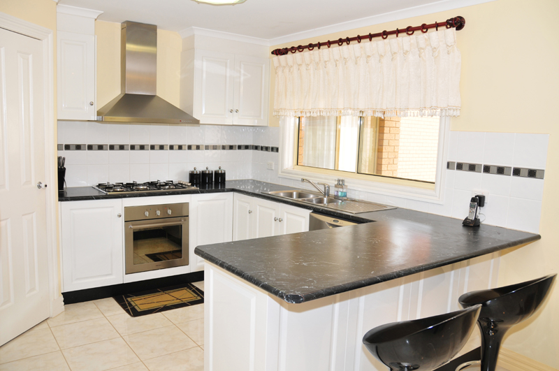 Contemporary Living At It's Best. Picture 2