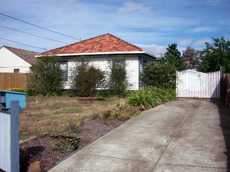 Family Home in the Heart of Deer Park Picture 1