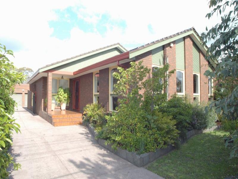 CLOSE TO PUBLIC TRANSPORT Picture 2