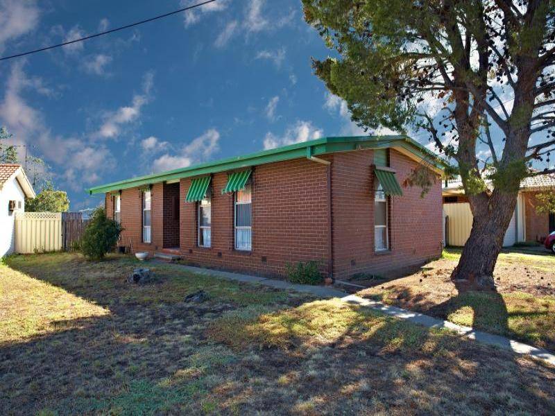 Fresly Painted, New Carpet, Close to shops, public transport, Schools & Ring Road Picture 1