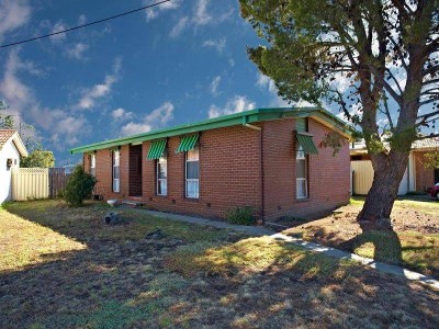 Fresly Painted, New Carpet, Close to shops, public transport, Schools & Ring Road Picture Fresly Painted, New Carpet, Close to shops, public transport, Schools & Ring Road Picture