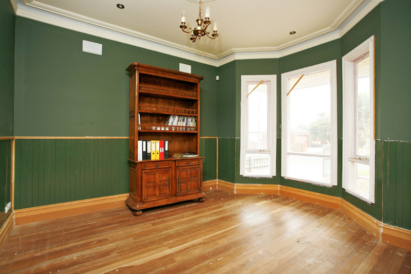 Located in the Right Street!
Blessed with all the Right Features! Has to be the Right Opportunity! Picture 3