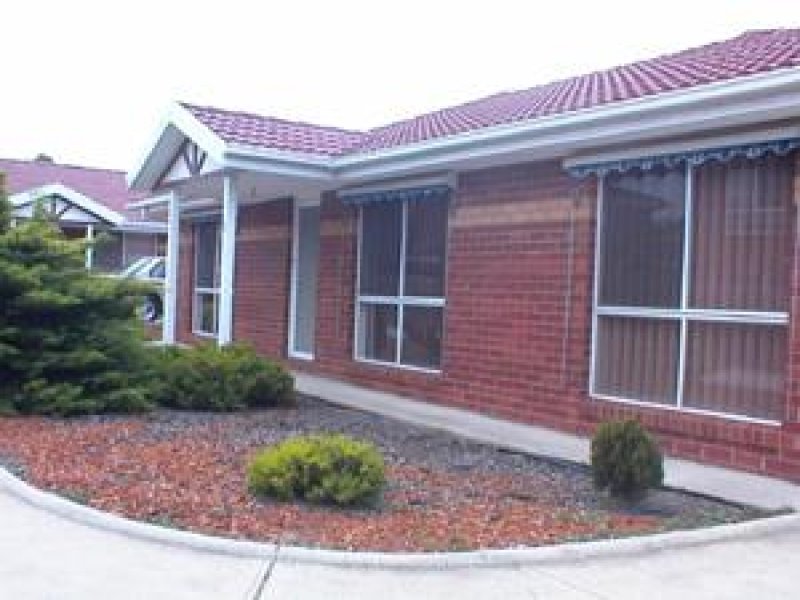 Walking Distance to Public Transport, Schools and Shopping Amenities. Picture 1