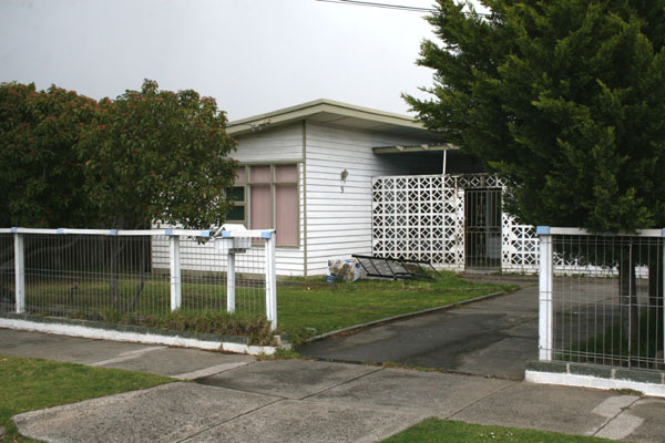 Close to Shopping Facilities and Schools. Picture 1