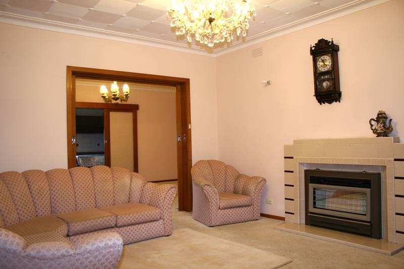 Stunning Family Home, No Pets Allowed Picture 2