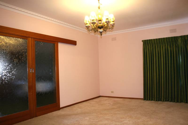 Stunning Family Home, No Pets Allowed Picture 3