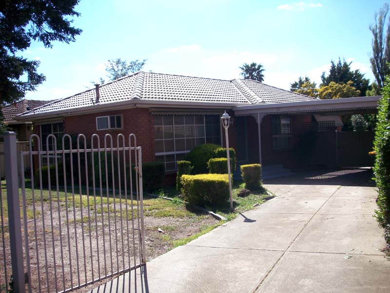 Neat Home in the Heart of Deer Park Picture 1