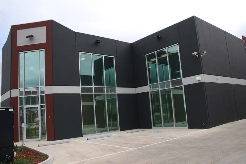 Modern warehouse
with street frontage,
in secure industrial complex Picture 1