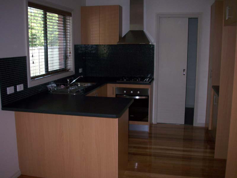 Modern unit, very well maintained Picture 3