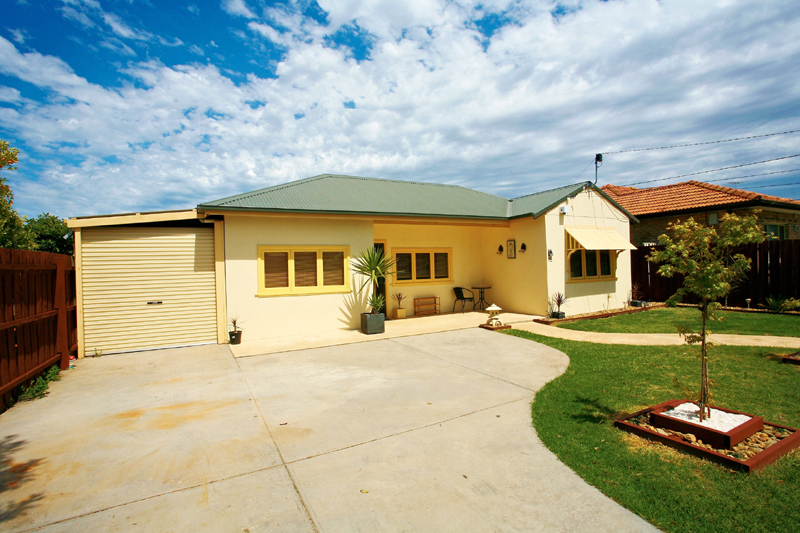 Stunning Family Home Plus 2 Bedroom Separate Accommodation Picture 1