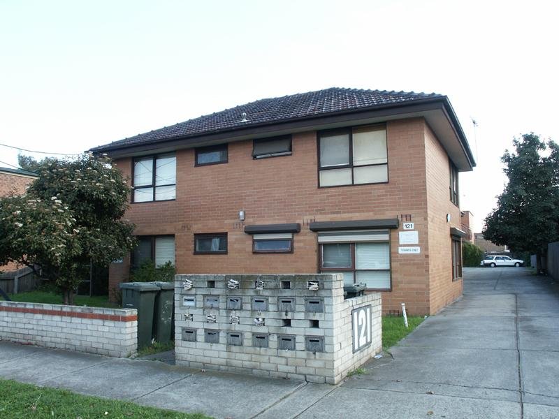 Walking distance to Shopping Facilities, Schools and Public Transport. Picture 1